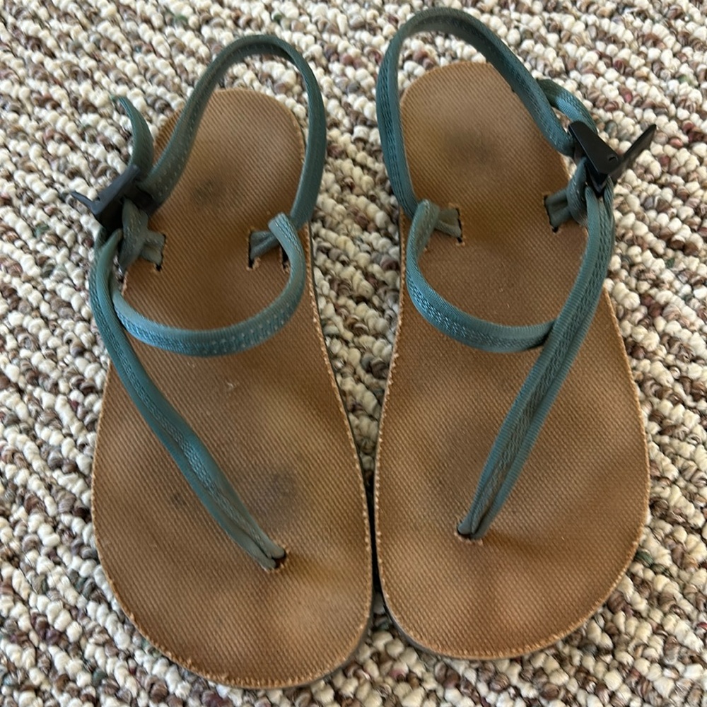Earth Runners • Sandals 8 in rare Turqouise